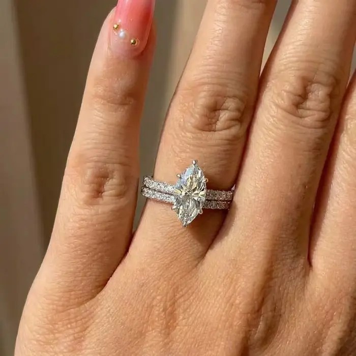 Bague en argent Sterling 925 sertie de zirconium blanc élégante à offrir pour femmes occasions spéciales alliance de mariage style classique luxueux