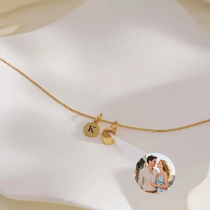 Collier avec initiales et images personnalisées