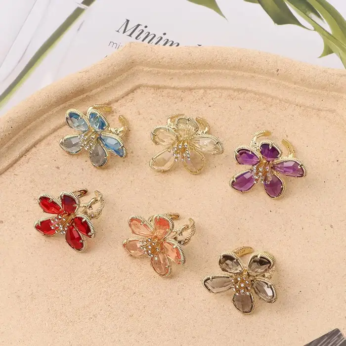 Bague en cristal de fleur de biscuits mignonne et romantique ajustable pour femmes et filles occasions spéciales comme mariages et anniversaires