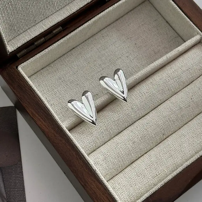 Boucles d'oreilles Huggie en forme de cœur pour femmes