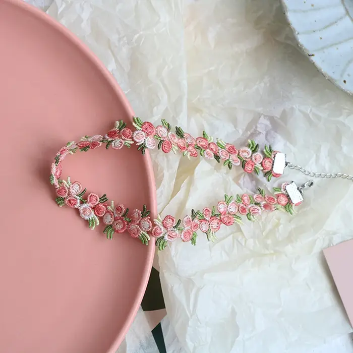 Collier ras du cou en dentelle à fleurs douces pour femmes et filles, broderie de bonne qualité, acc