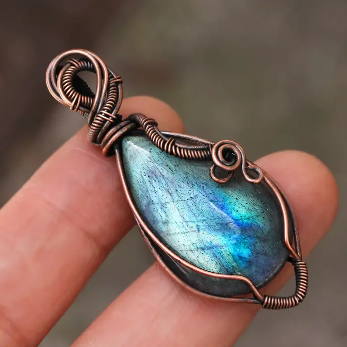 Collier pendentif en labradorite enveloppé de fil de cuivre fait main, idéal pour la connexion spiri