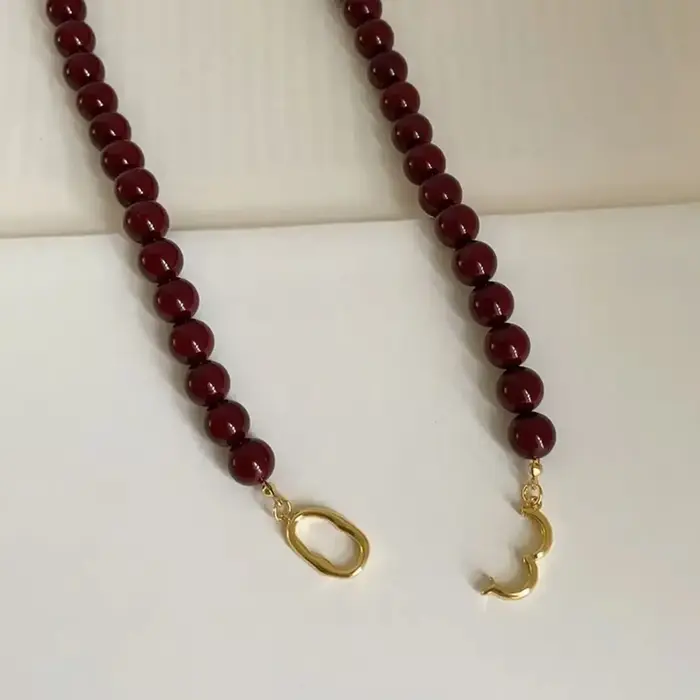 Collier de perles rouges vermillon Vintage
