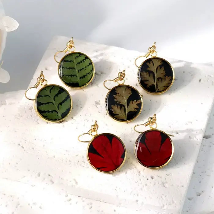 Boucles d'oreilles élégantes en résine époxy avec fleurs naturelles séchées, faites à la main, géométriques, en fleurs pressées, vente en gros, personnalisables