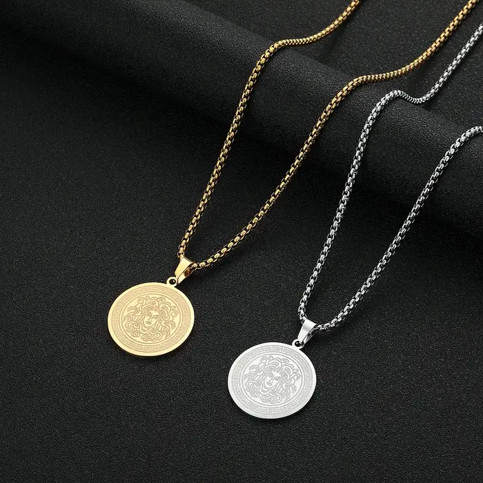 Kinitial – collier avec pendentif Gorgon