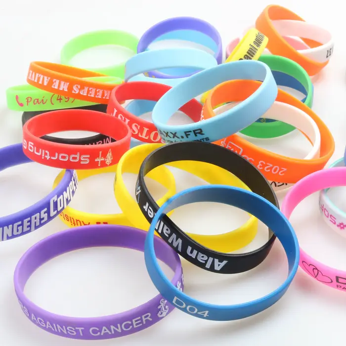 Bracelets en Silicone personnalisés avec technologie laser, 100/50 pièces, bracelet à la mode, gravure personnalisée, pour événements et fêtes