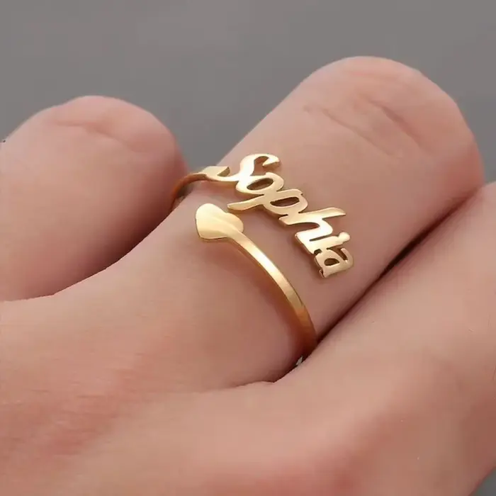 Bague personnalisée en acier inoxydable avec nom gravé en forme de cœur pour mariage et occasions spéciales pour femme
