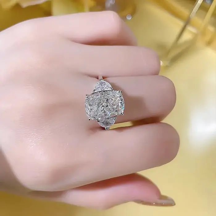 Bague en diamant à haute teneur en carbone
