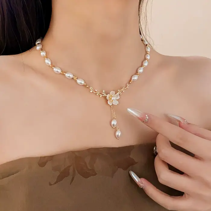 Collier élégant avec pendentif en perles et fleurs pour femmes, chaîne de clavicule en plante exquise, bijoux de fête, cadeaux d'anniversaire