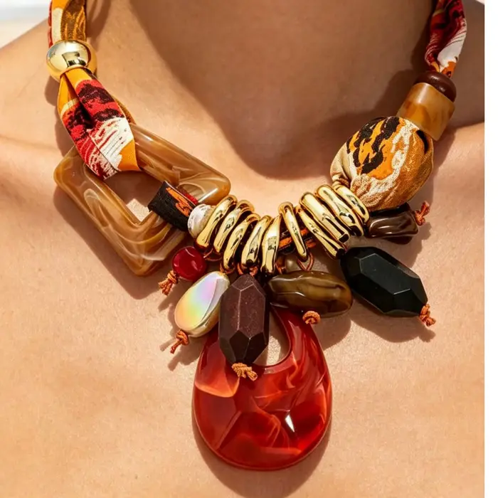 Collier ras du cou épais CUIER d'inspiration vintage, en tissu superposé et perles de pierre, avec pendentif en résine rouge, bijoux bohèmes d'été