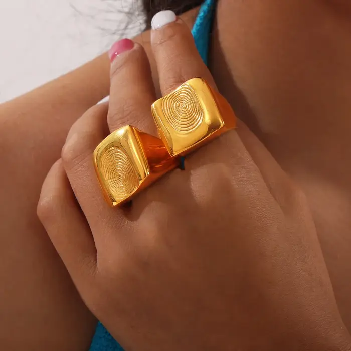 Énorme bague en acier inoxydable plaqué or 18 carats pour femme
