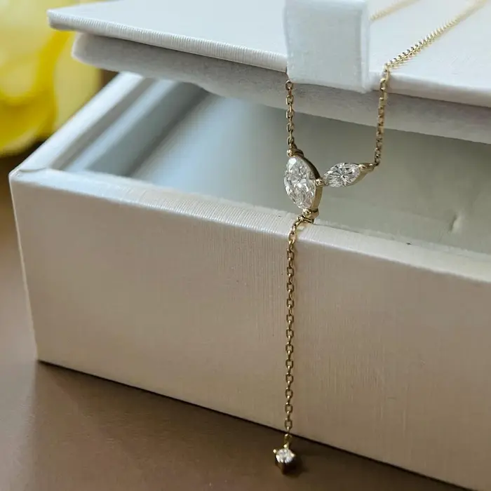 Collier pendentif lariat en moissanite taille marquise certifiée