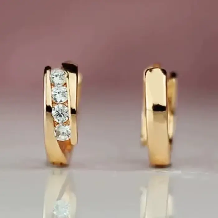 Boucles d'oreilles créoles Huitan en zircone cubique pour femmes, style moderne et élégant, bijoux intemporels pour toutes les occasions spéciales