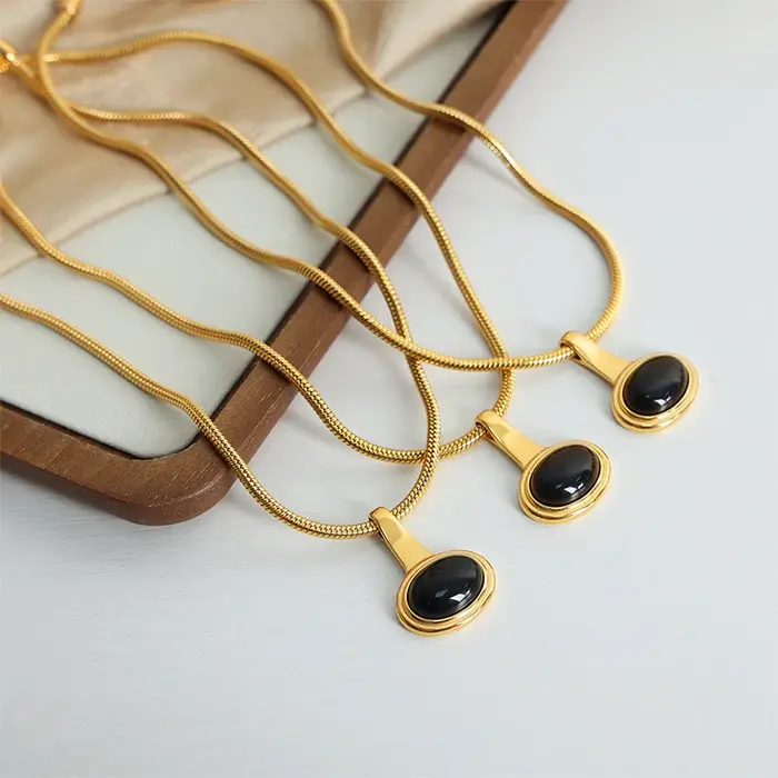 Collier pendentif naren onyx noir pour femme