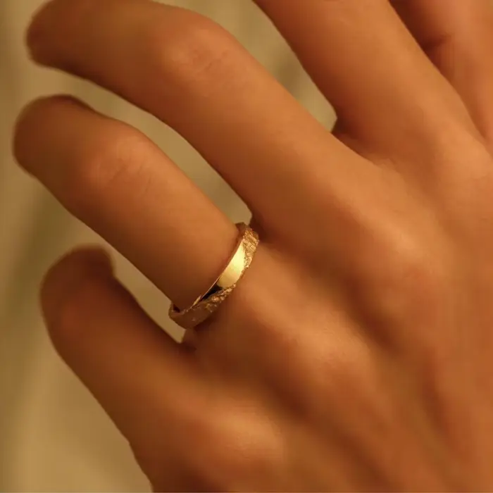 Bague à Texture martelée – Bande minimaliste en métal massif pour femmes