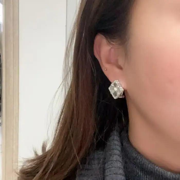Boucles d'oreilles en argent pur de conception originale avec incrustation de diamants exquis pour femmes