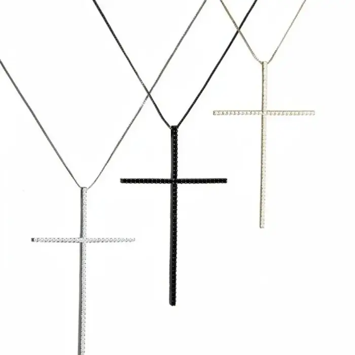 Collier torques pendentif croix en métal or jaune clair ou rouge-marron pour homme et femme occasions spéciales style traditionnel et moderne