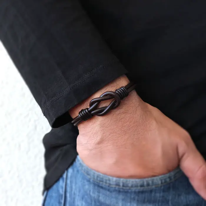 Bracelet infini celtique en cuir véritable pour hommes cadeau d'anniversaire occasion spéciale trésor familial traditionnel style élégant