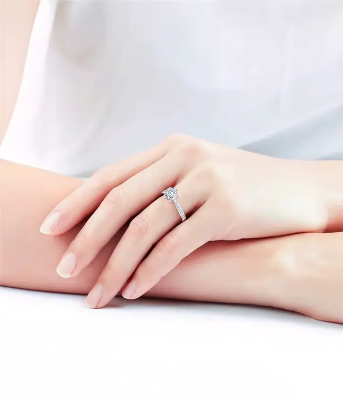 Bague en argent sterling 925 sertie de cristal brillant pour femmes mariage et occasions spéciales elegance classique et éternelle