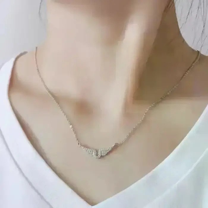 Collier Aile d'Ange en Zircone Cubique avec Pendentif Plume pour Femme Occasions Spéciales