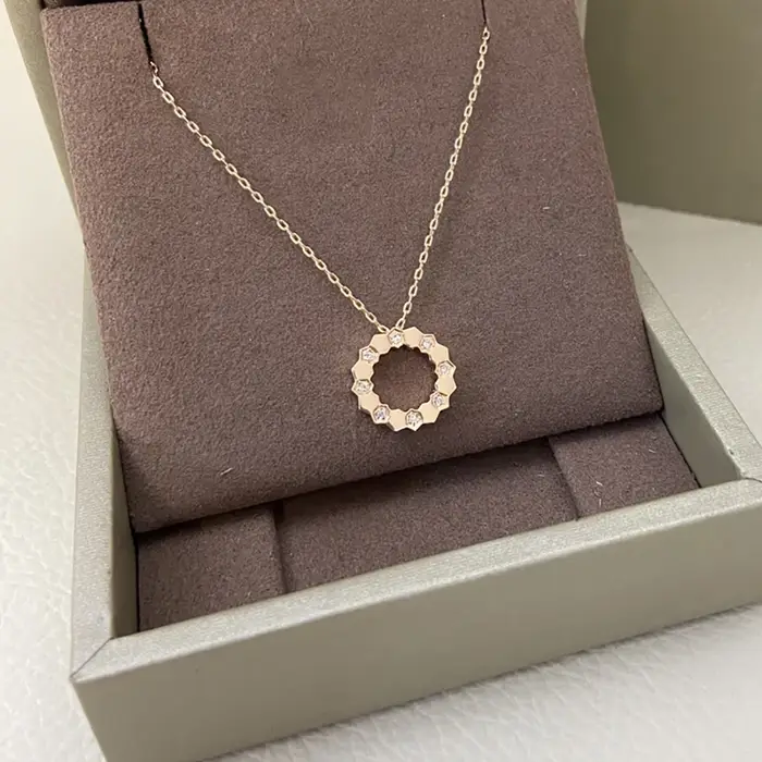 Nouveau collier tendance en forme de nid d'abeille incrusté de zircon avec petit pendentif, bijoux e