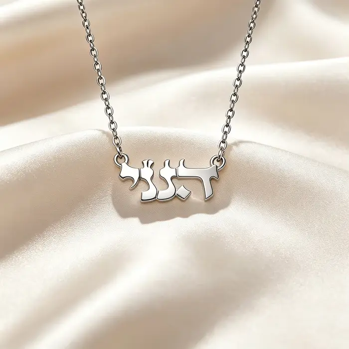 Collier avec pendentif en forme de lettre hébraïque, nom hébreu Hineni, pour femmes, collier minimal
