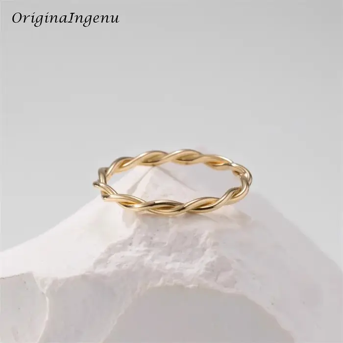 Bague torsadée remplie d'or 14 carats pour femme