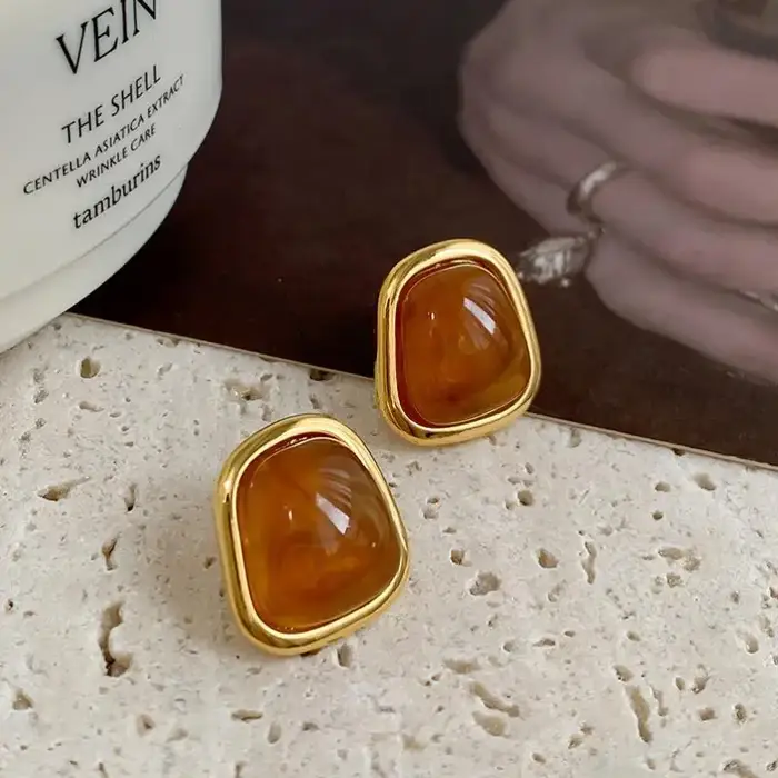 Boucles d'oreilles vintage en résine carrée couleur café pour femmes et filles bijoux tendance 2025 design géométrique style vendange et personnalité occassions spéciales
