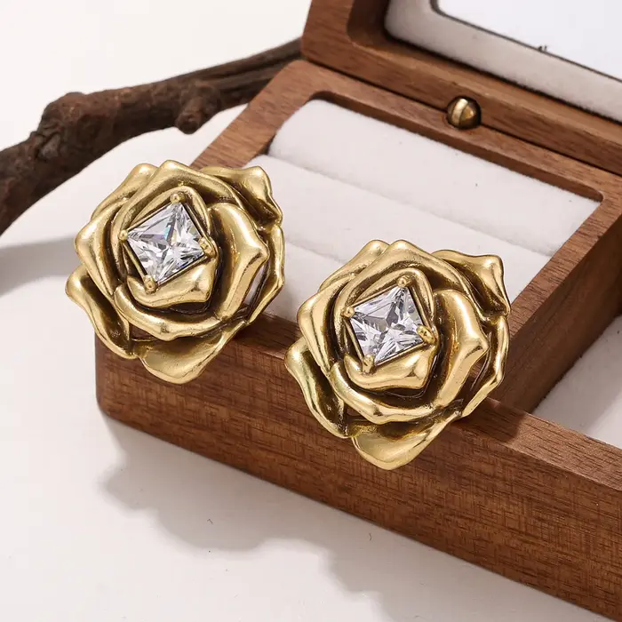 Boucle d'oreille Vintage en forme de fleur de Rose pour femmes, clou d'oreille élégant en métal plaq