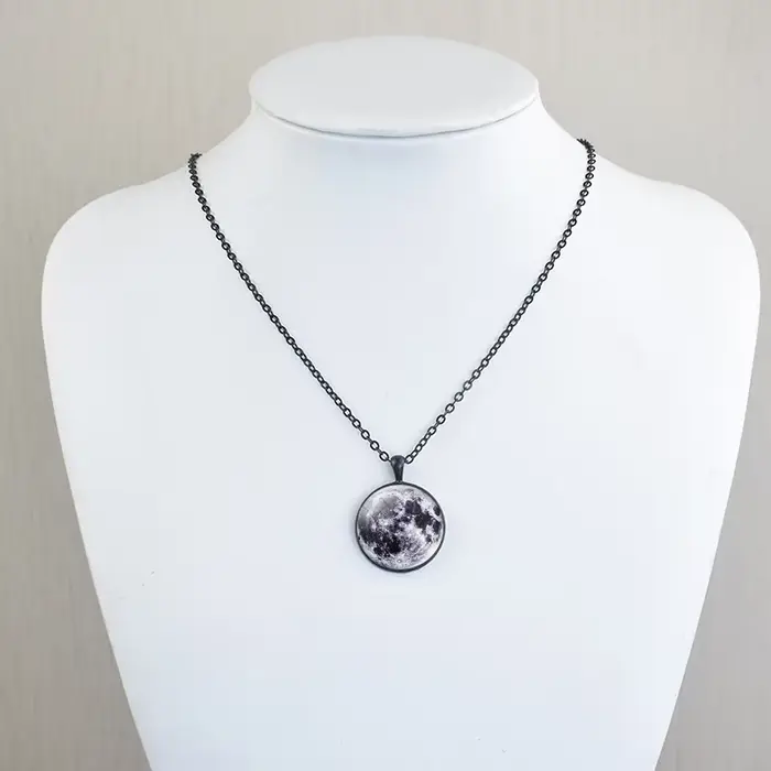 Collier planète galAct phosphorescente avec pendentif en verre