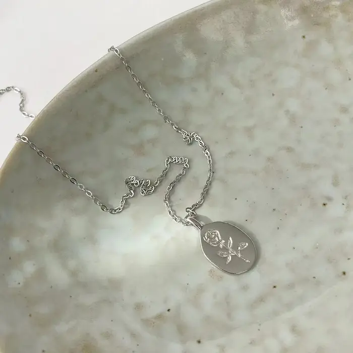 Collier pendentif rond camée de fleur plaqué or 18 carats pour femmes, bijoux esthétiques personnali