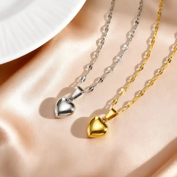 Collier avec pendentif en forme de cœur plaqué or pour femmes