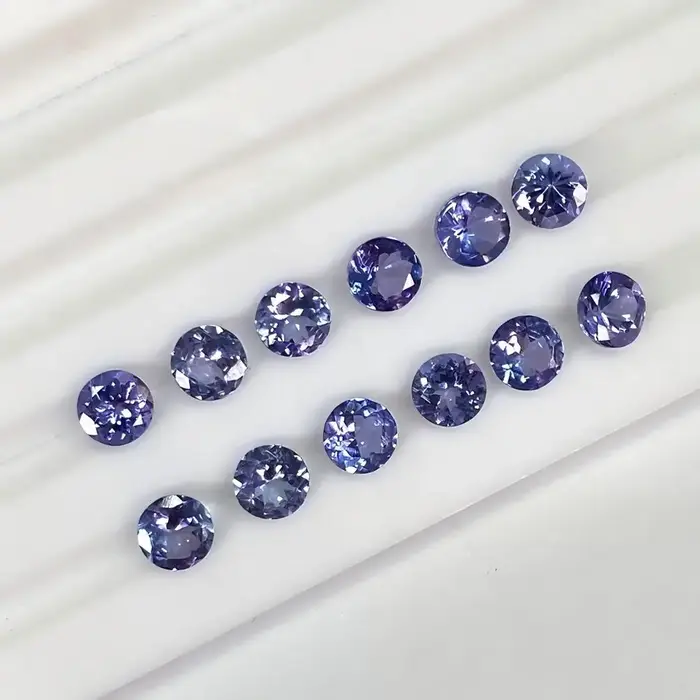 Bague Ronde en Tanzanite Naturelle, Cristaux Transparents et Bijoux Incrustés de Pierres, Vente en G
