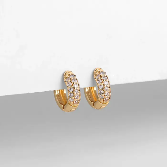 Nouvelles Boucles d'Oreilles Huggie Plaqué Or avec Zircon Cubique