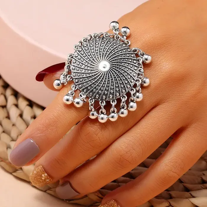 Bagues rondes en argent ethnique Boho pour femmes, perles sculptées vintage, pendentif pompon, bijou