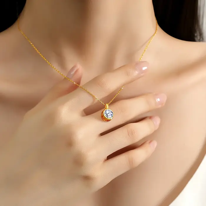 Pendentif en or 18 carats avec moissanite 1 carat