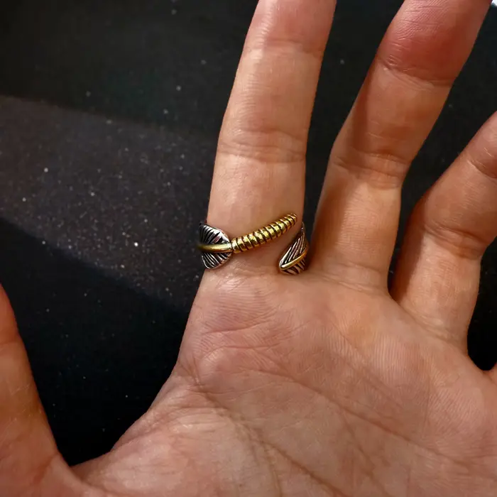 Bague ouverte réglable avec graffitis de plumes dorées rétro pour hommes