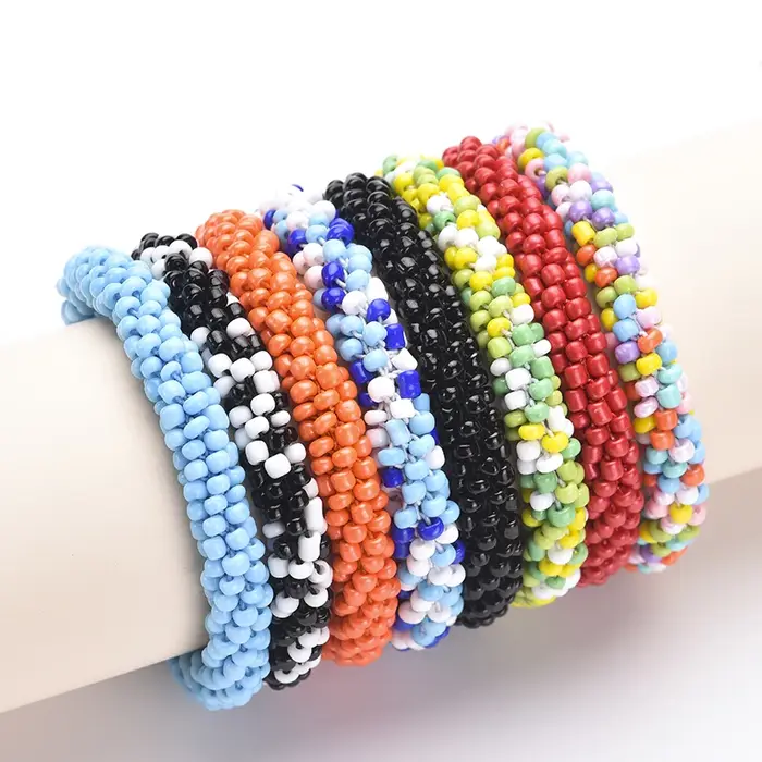 Bracelet élastique bohème pour femme perles de rocaille acrylique colorées style boho géométrique avec fermoir de sécurité caché
