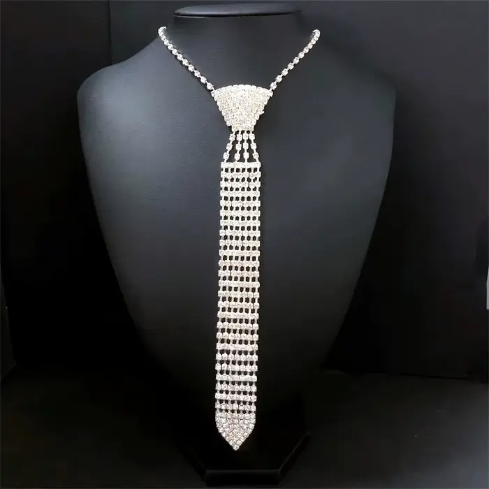 Collier élégant avec nœud papillon en cristal pour femmes, long collier en strass brillant et à la mode, accessoires de bijoux de mariage