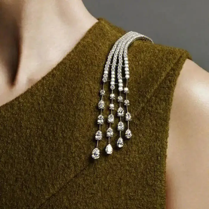 Broche longue à pampilles en cristal pour femmes
