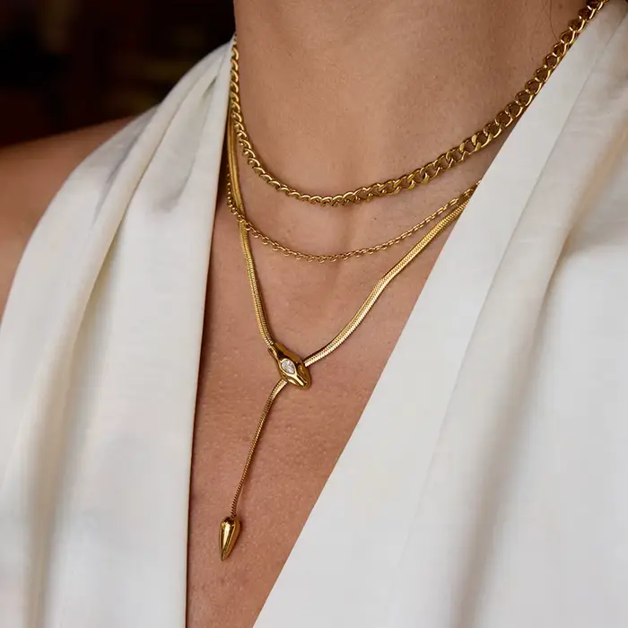Collier Serpentine en acier inoxydable avec zirconium pour femmes élégantes pour soirées et événements spéciaux