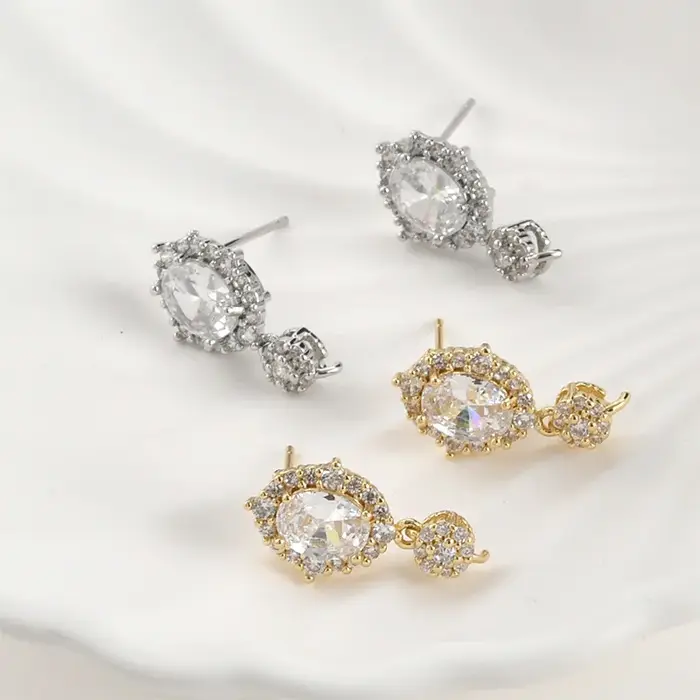 Boucles d'oreilles clous en perles brillantes plaquées or 14 carats