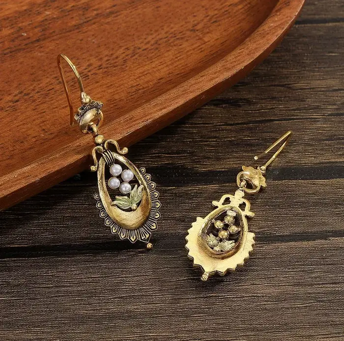 Boucles d'oreilles artistiques ovales en forme de fleur de nouvelle perle