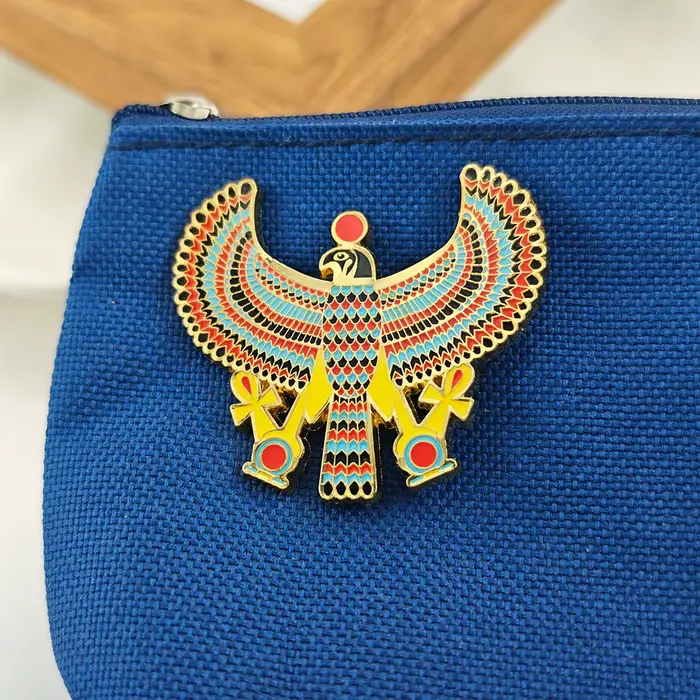 Broche émaillée Faucon Horus égyptien, Aigle ailé, Croix Ankh, Disque solaire, Bijou de mythologie de l'Égypte ancienne, Charm de sac, Cadeau
