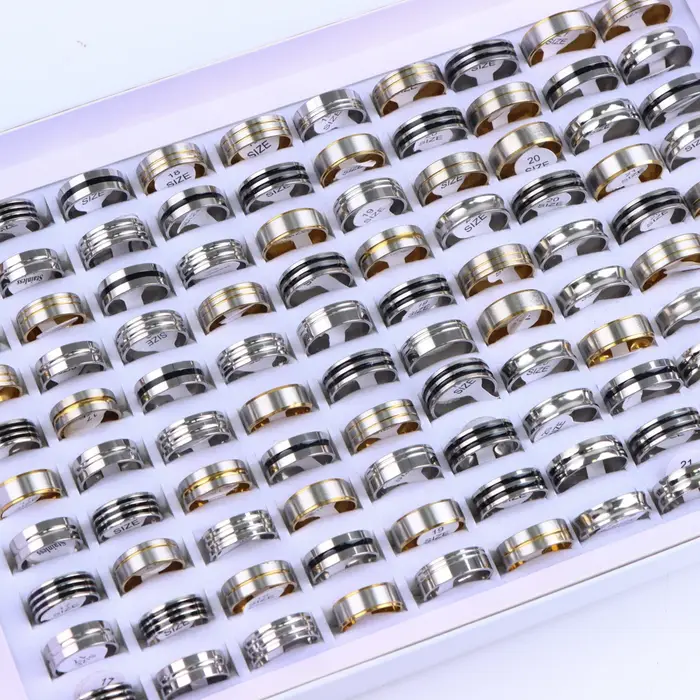 10/20/30/50Pcs Classique Mode Rayure Creux Autocollant Coloré Bague En Acier Inoxydable Tendance Femmes Bijoux Décoration De Fête Cadeau