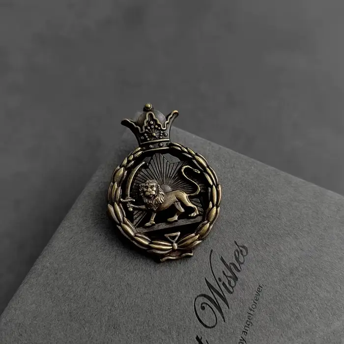 Broche couronne Lion en alliage Vintage, épingle à revers ronde pour hommes, Badge de costume, accessoire de bijoux classique