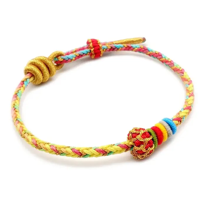 Bracelets multicolores tricotés à la main