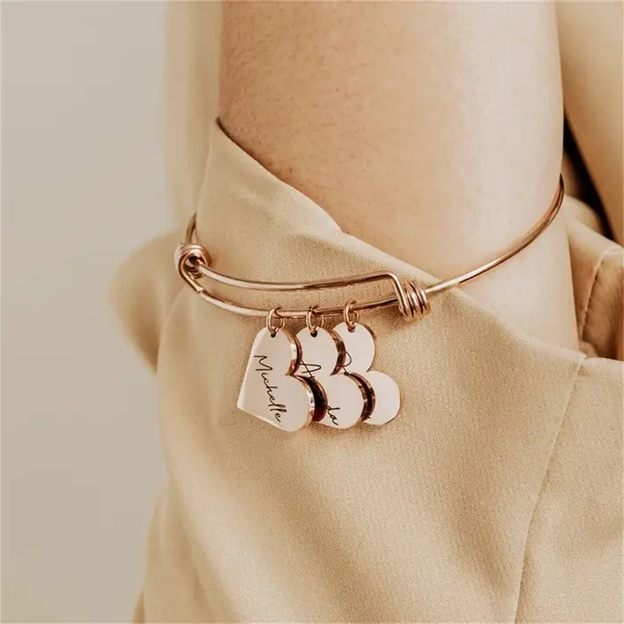 Bracelet personnalisé gravé coeur avec nom pour femme en acier inoxydable cadeau romantique occassions spéciales