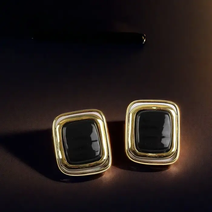 Boucles d'oreilles rétro noires pour femmes style punk élégantes occasions spéciales 2024