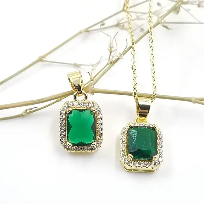 Collier de luxe en Malachite verte pour femmes, sensation haut de gamme, pendentif, pièce unique, chaîne de clavicule polyvalente à la mode
